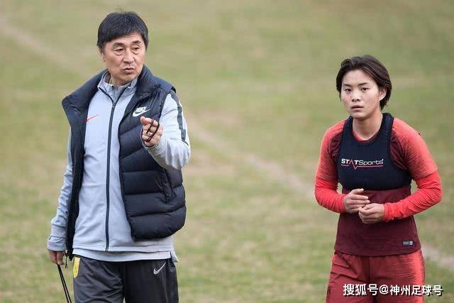 转播平台显示：明晚国足vs新加坡的热身赛付费直播，需9.9元